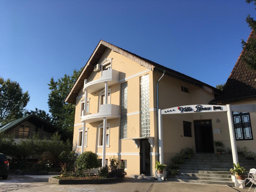 B&B Villa Pipacs Feketić Eksteriør bilde